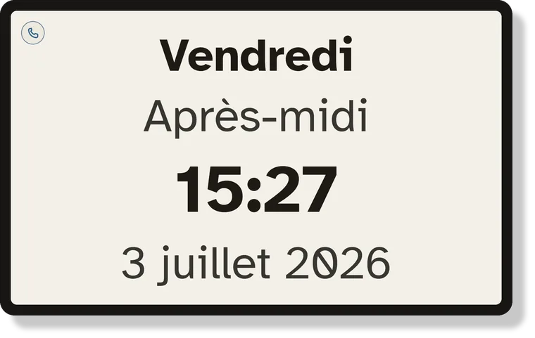 L'heure affichée en très grand sur la tablette